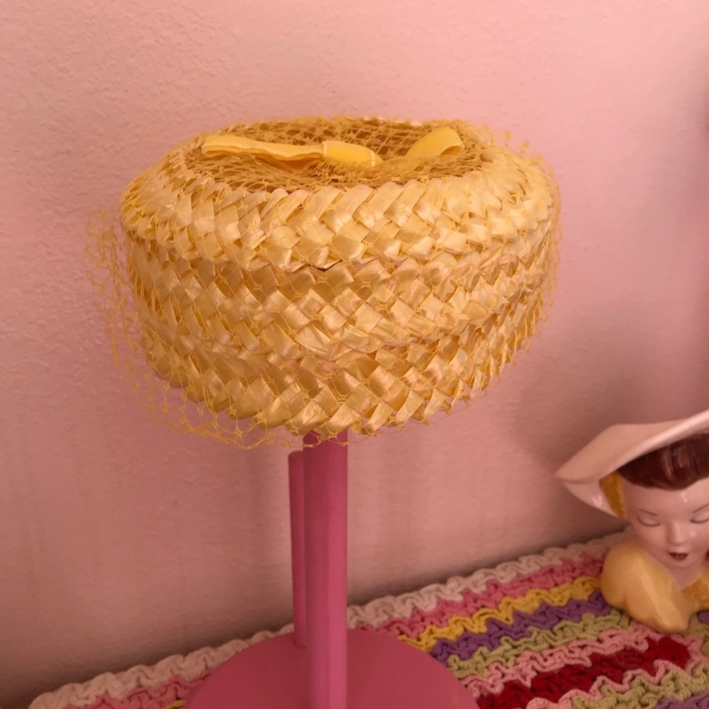 1950’s yellow pillbox hat with veil